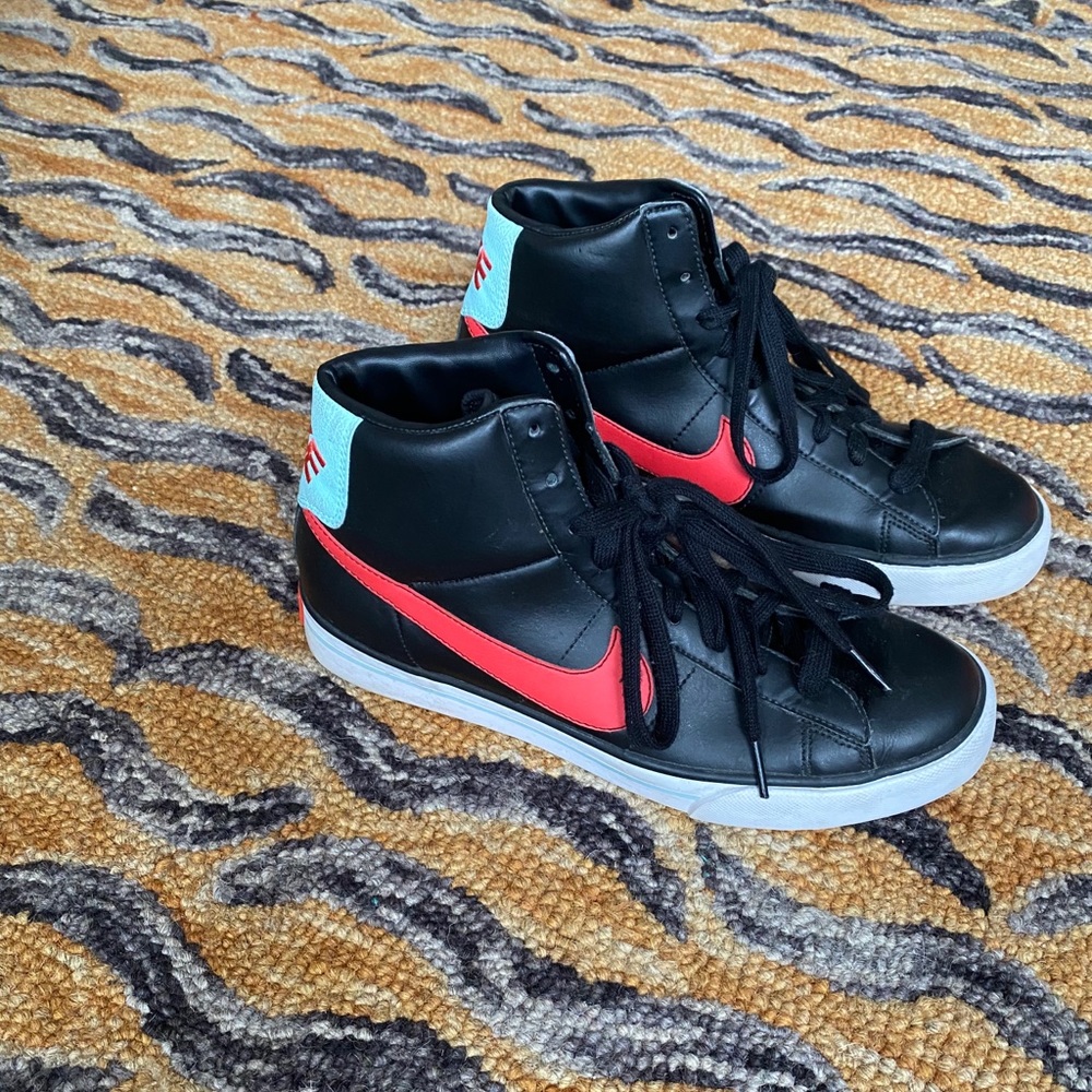Custom Nike High Tops size W 9 // M 7.5
